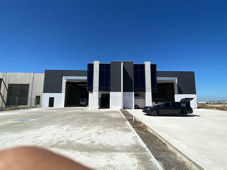 Click to view all images 1&2/19 Constance Court Epping VIC 3076 - Image 1