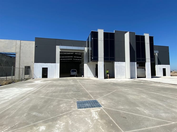 Click to view all images 1&2/19 Constance Court Epping VIC 3076 - Image 2