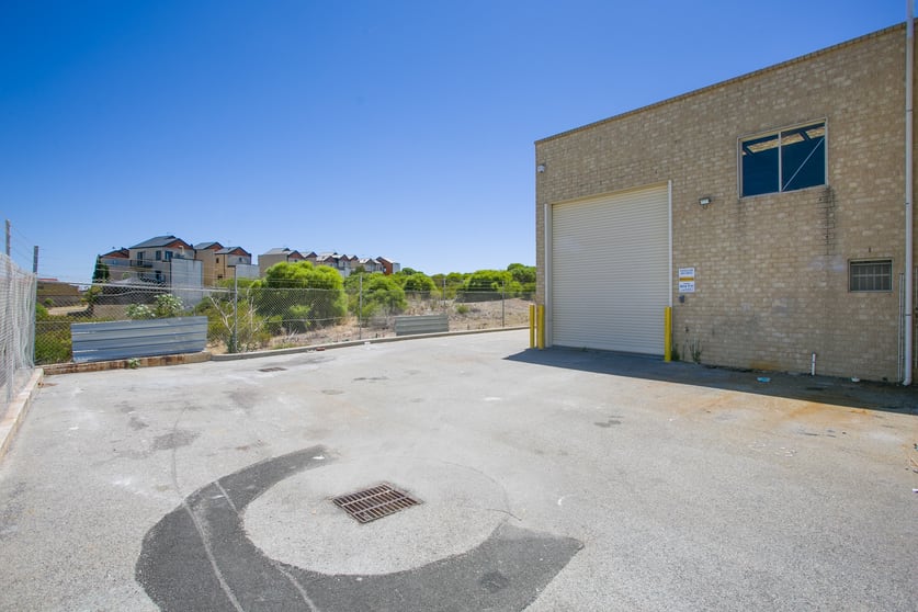 Click to view all images 3/5 Emplacement Crescent Hamilton Hill WA 6163 - Image 2