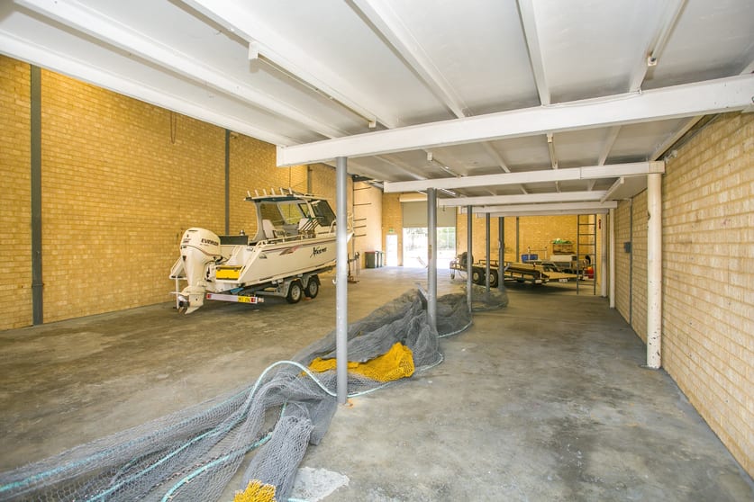 Click to view all images 3/5 Emplacement Crescent Hamilton Hill WA 6163 - Image 3