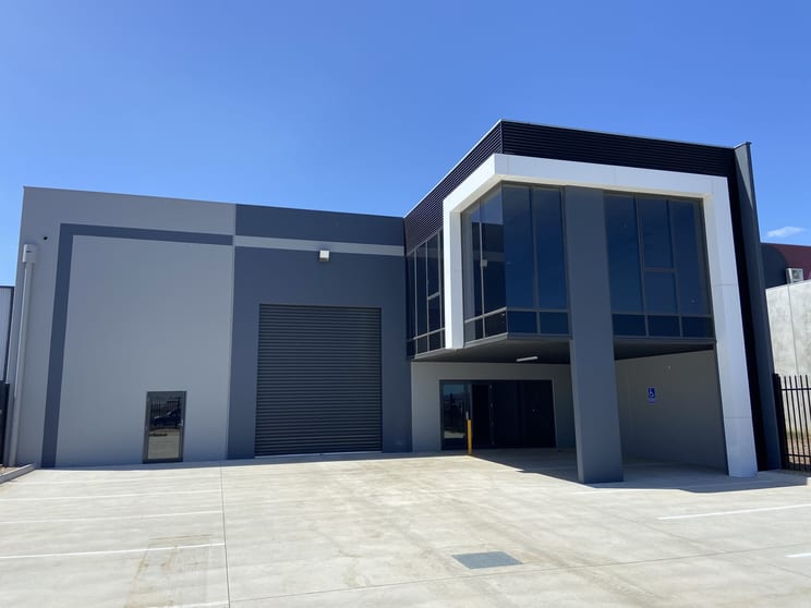 Click to view all images 28 Peterpaul Way Truganina VIC 3029 - Image 2