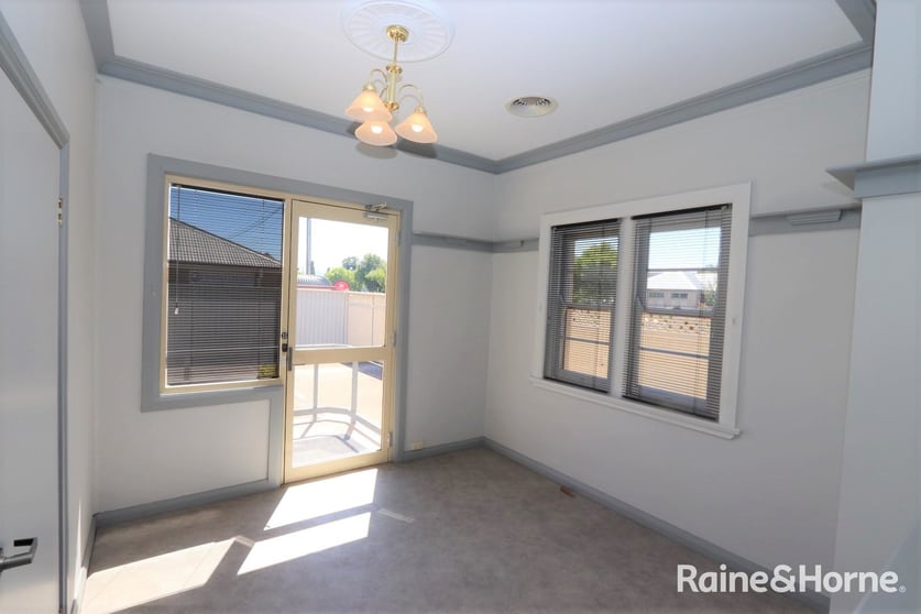 Click to view all images 255 Howick Street Bathurst NSW 2795 - Image 3