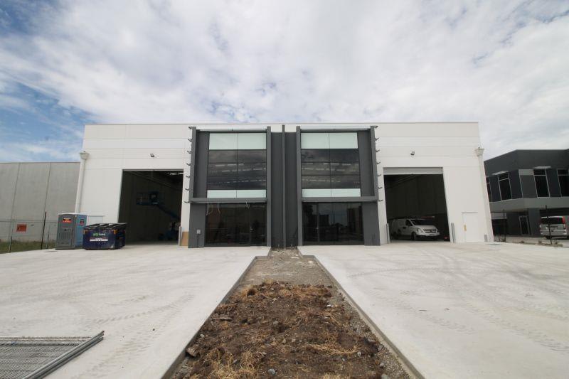 Click to view all images 15-17 Paramount Blvd Cranbourne West VIC 3977 - Image 1