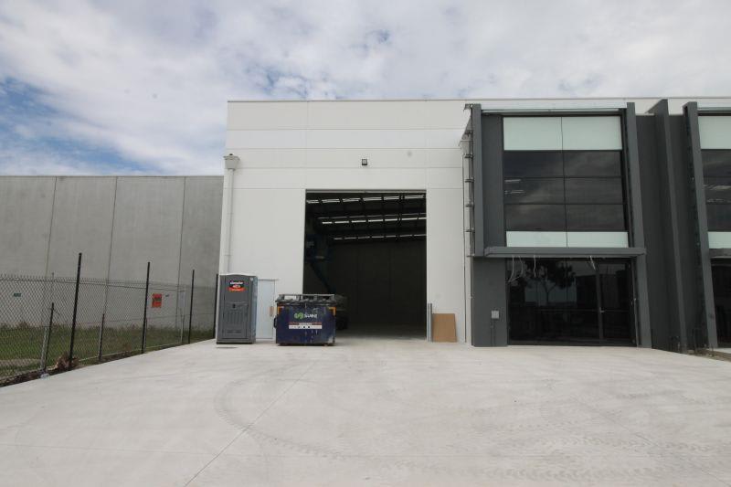 Click to view all images 15-17 Paramount Blvd Cranbourne West VIC 3977 - Image 2
