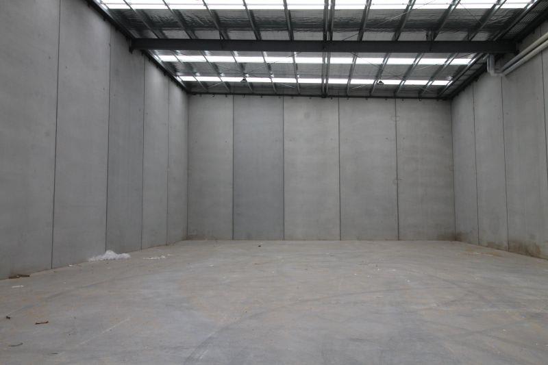 Click to view all images 15-17 Paramount Blvd Cranbourne West VIC 3977 - Image 3