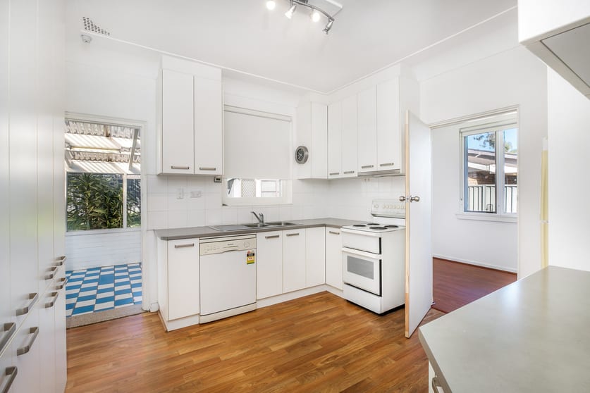 Click to view all images 852 Kingsway Gymea NSW 2227 - Image 2