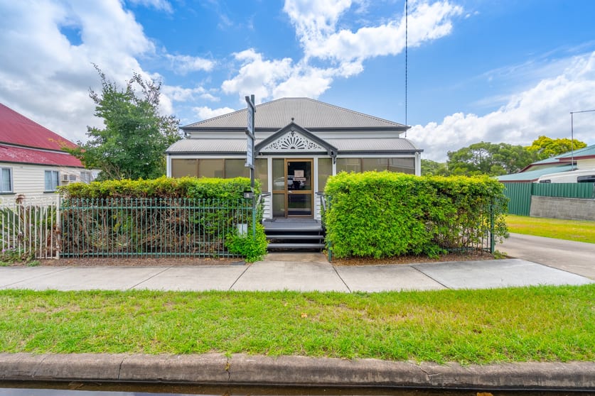 Click to view all images 8 Mortimer Street Ipswich QLD 4305 - Image 2