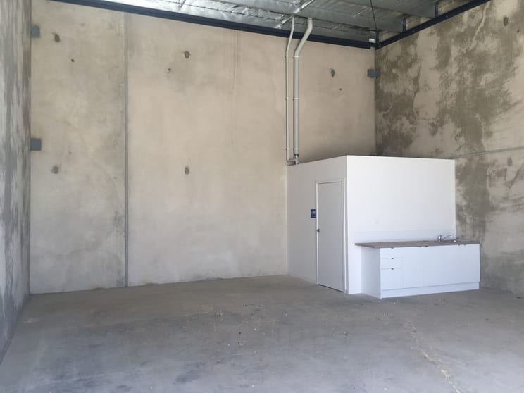 Click to view all images 13/7-9 Douro Street North Geelong VIC 3215 - Image 2