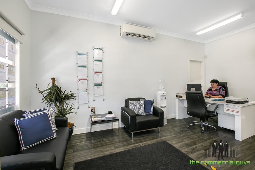 Click to view all images 4/5 Biggs Ave Beachmere QLD 4510 - Image 3
