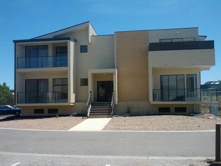 Click to view all images 27 Diamond Boulevard Greensborough VIC 3088 - Image 1