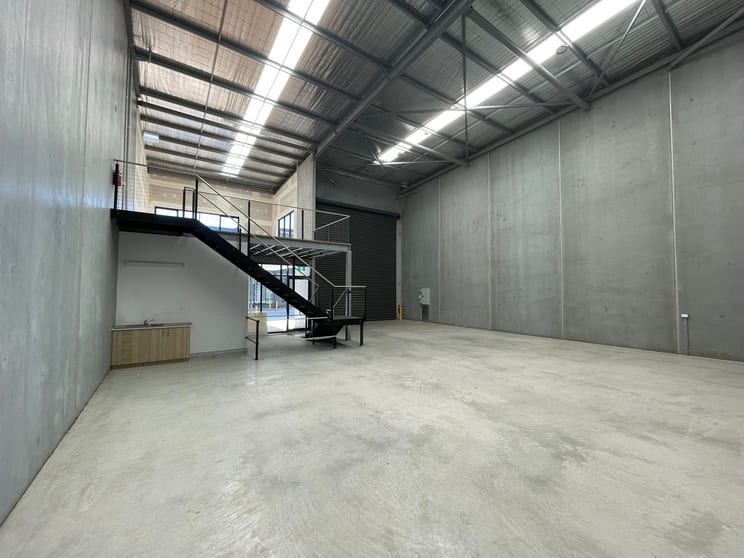 Click to view all images 10/2 Indigo Loop Yallah NSW 2530 - Image 2