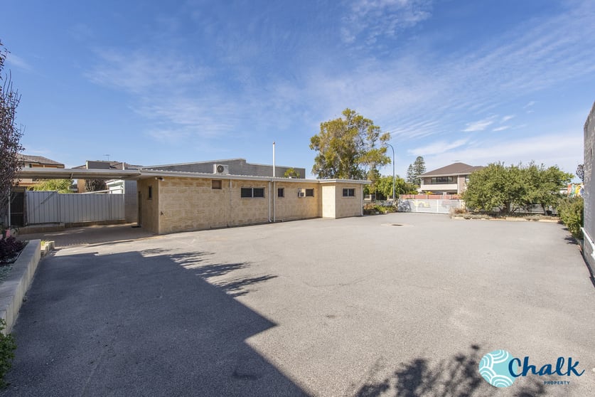 Click to view all images 88 Parkin St Rockingham WA 6168 - Image 2