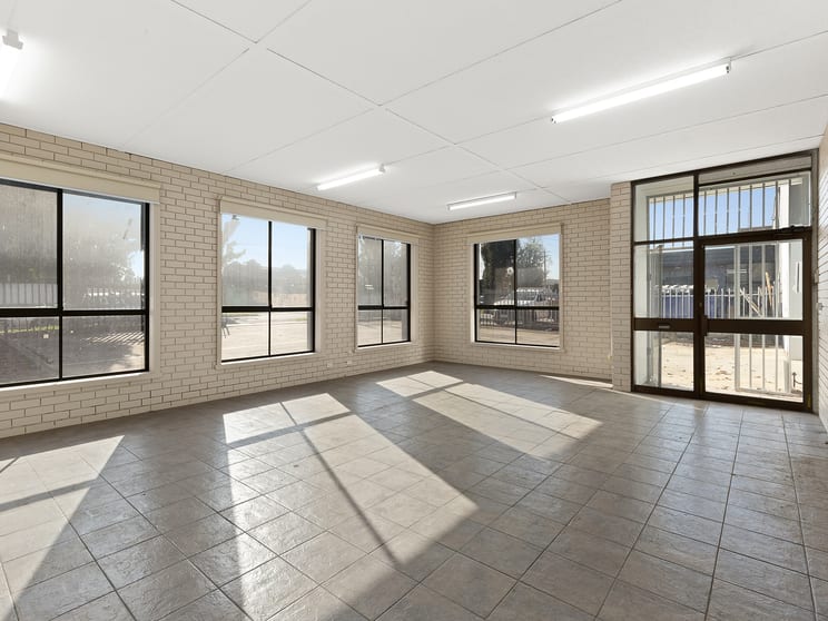 Click to view all images 351 Settlement Road Thomastown VIC 3074 - Image 3