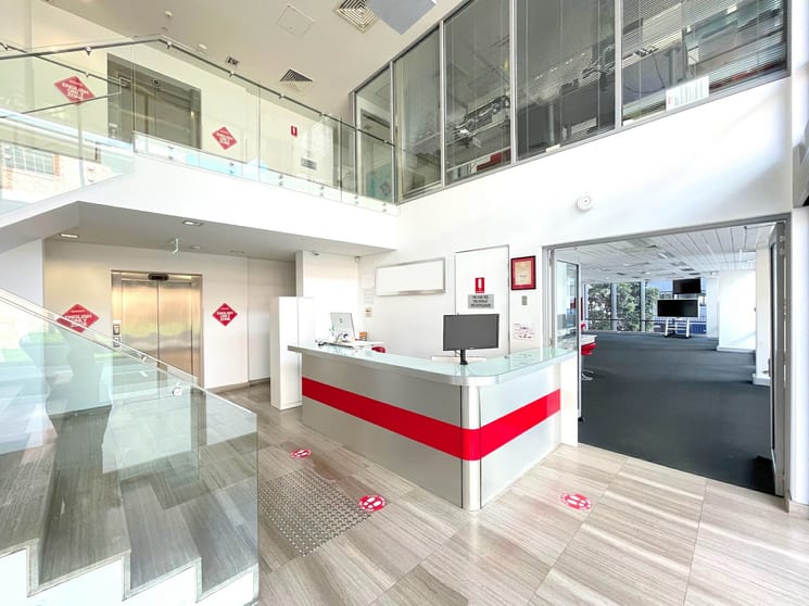 Click to view all images 5-7 MARSHALL LANE Southport QLD 4215 - Image 2