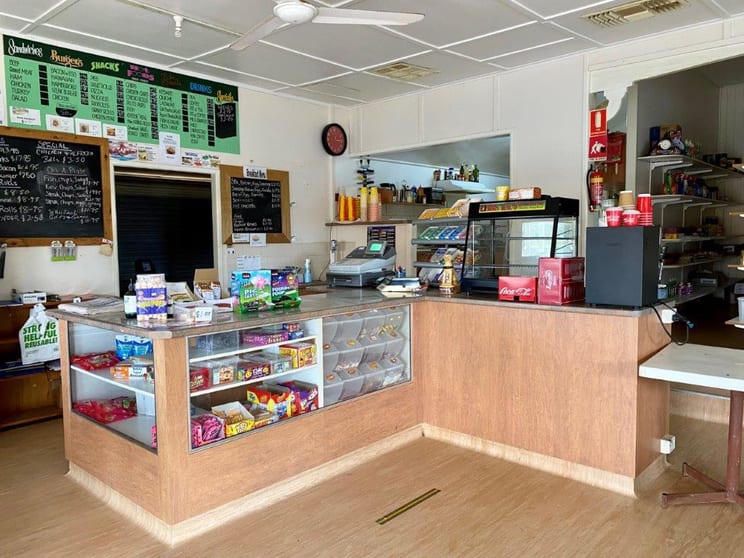 Click to view all images 15 Sara Street Meandarra QLD 4422 - Image 2