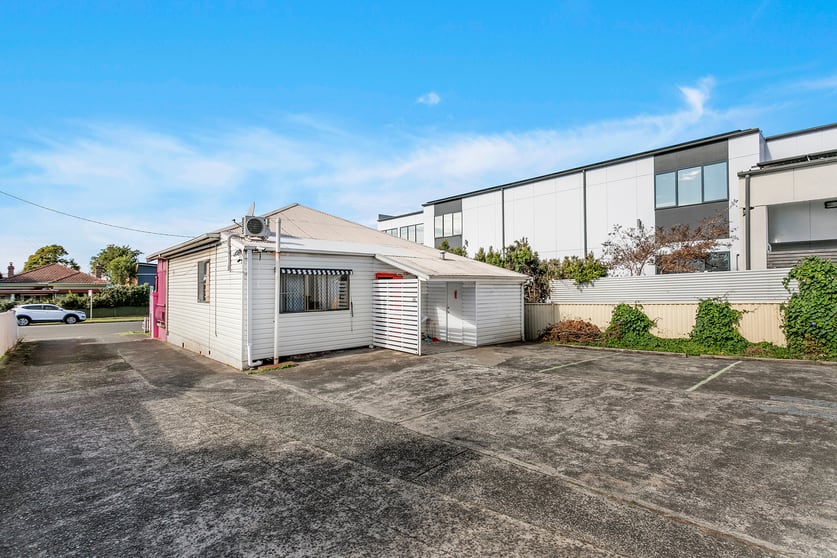 Click to view all images 84 Auburn Street Wollongong NSW 2500 - Image 3