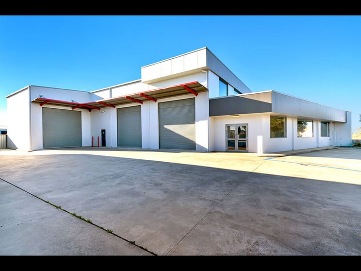 Click to view all images Unit 2/9 Sherlock Way Davenport WA 6230 - Image 2