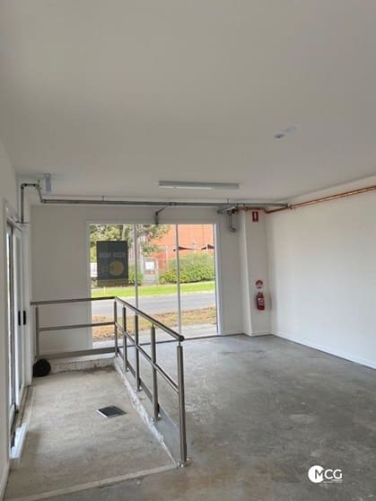 Click to view all images 77 Hampshire Road Sunshine VIC 3020 - Image 3