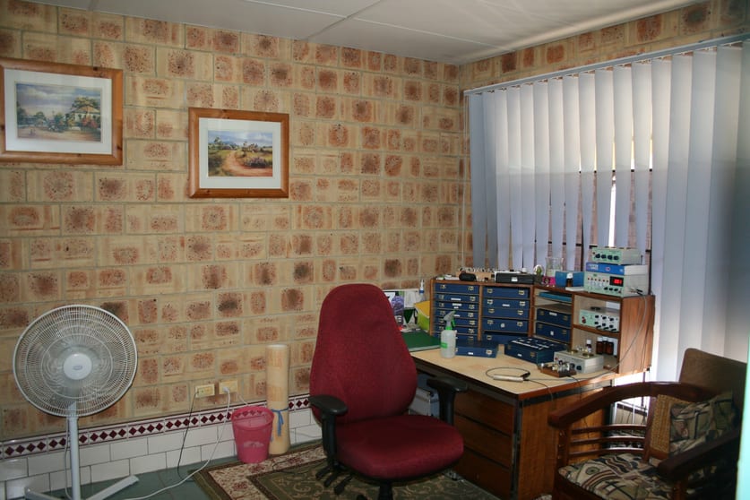 Shop 5/220 Walker St Svensson Heights QLD 4670 - Image 2