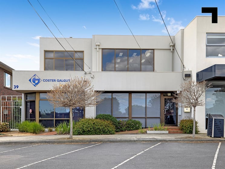 Click to view all images 41 Clunies Ross Crescent Mulgrave VIC 3170 - Image 2