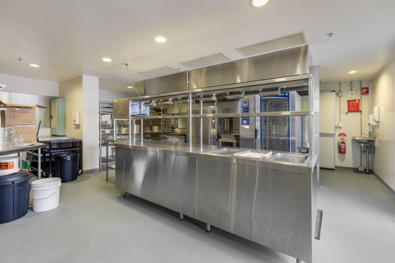 Click to view all images Kitchen/18 Stuart Street Tweed Heads NSW 2485 - Image 3