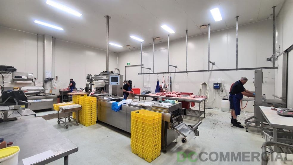 Click to view all images 20 Freighter Avenue Wilsonton QLD 4350 - Image 3
