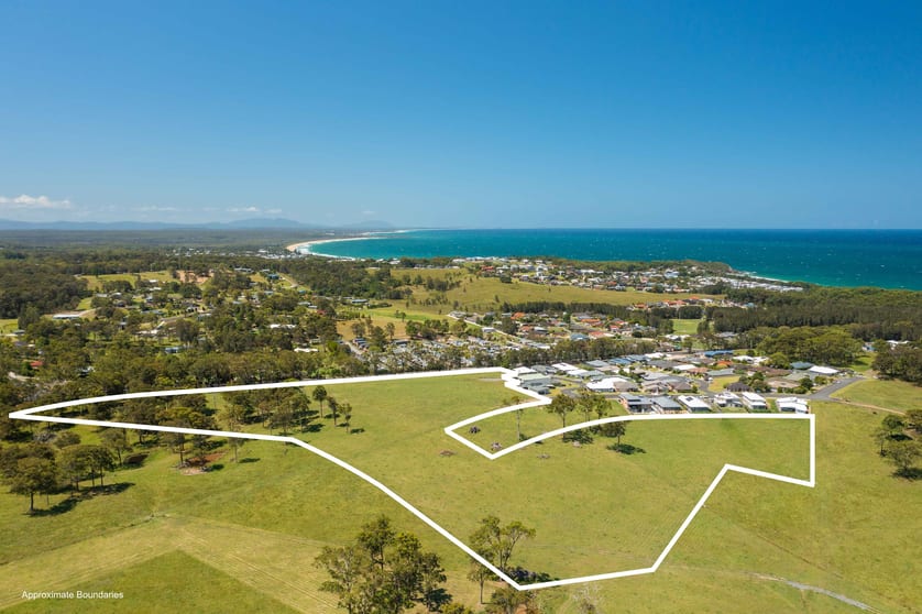 Click to view all images 22 Greenview Drive Black Head NSW 2430 - Image 1