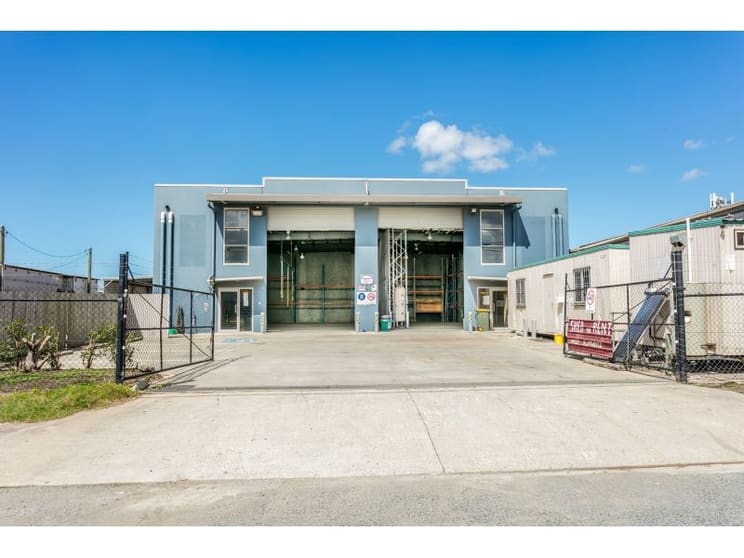 Click to view all images 31-33 Henricks Street Hemmant QLD 4174 - Image 2