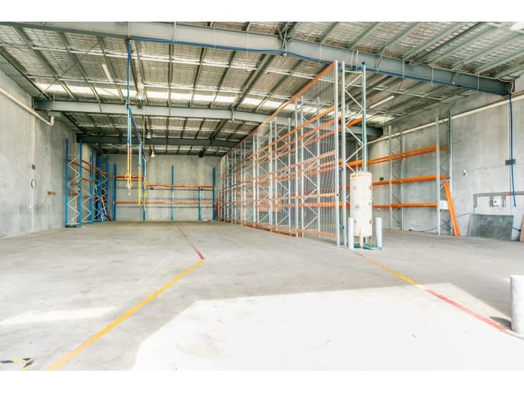 Click to view all images 31-33 Henricks Street Hemmant QLD 4174 - Image 3