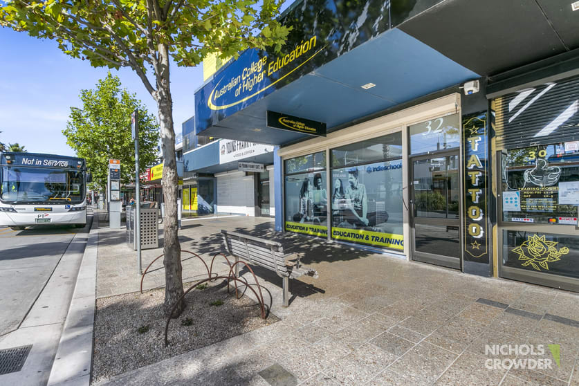 Click to view all images 32 Young Street Frankston VIC 3199 - Image 2
