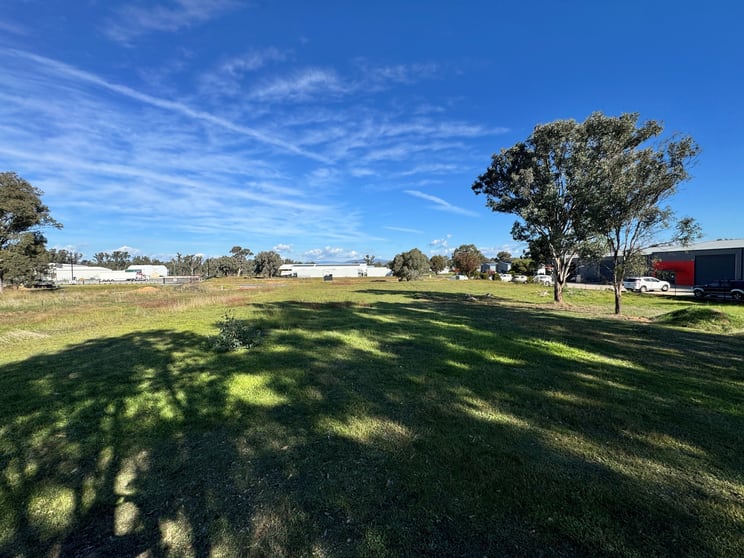 Click to view all images 124 Ceres Drive North Albury NSW 2640 - Image 2