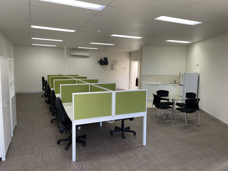 Click to view all images 1/11 Creek Street Redcliffe QLD 4020 - Image 2