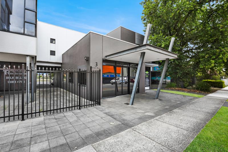 Click to view all images 3 Cook Drive Pakenham VIC 3810 - Image 1