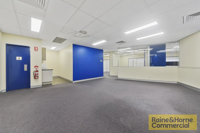 Click to view all images 4/53 Southgate Avenue Cannon Hill QLD 4170 - Image 3
