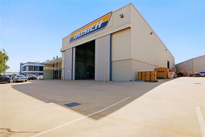 Click to view all images 7 Edison Circuit Forrestdale WA 6112 - Image 2