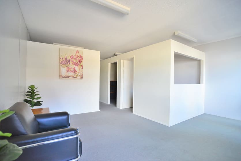 Click to view all images 11/8 Dennis Road Springwood QLD 4127 - Image 2
