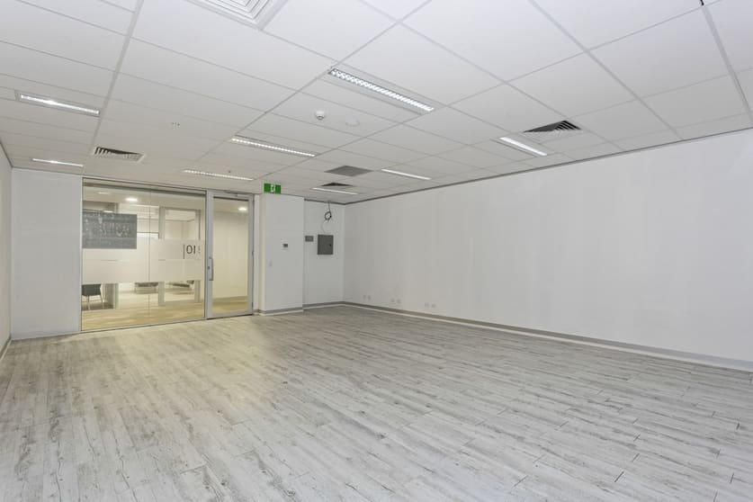 Click to view all images 310/120 Bay Street Port Melbourne VIC 3207 - Image 2