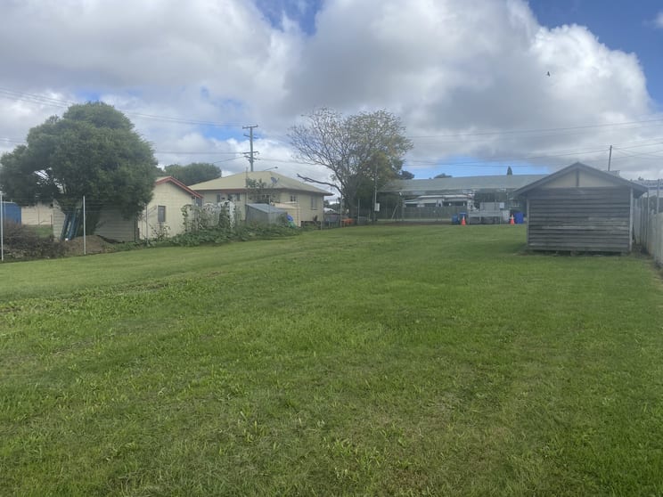 Click to view all images 14 Henry Street Nanango QLD 4615 - Image 3