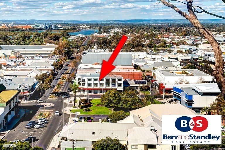 Click to view all images 7 Stirling Street Bunbury WA 6230 - Image 2