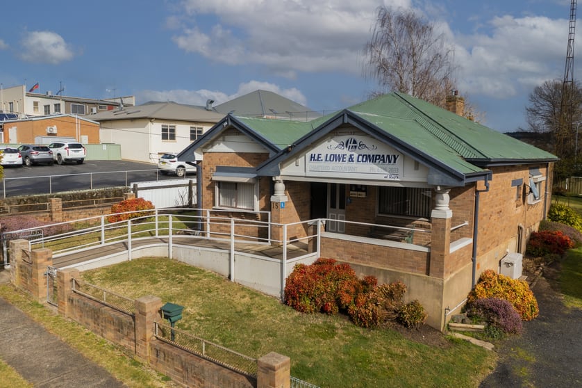 Click to view all images 15 Ross Street Oberon NSW 2787 - Image 2