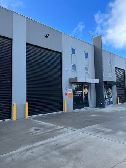 Click to view all images 15 Rays Way Pakenham VIC 3810 - Image 2