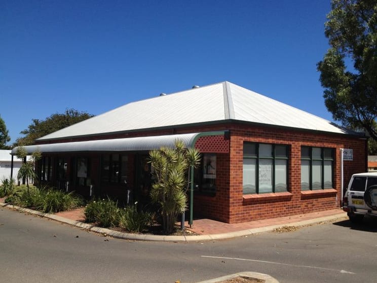 Click to view all images 25 Moreton Terrace Dongara WA 6525 - Image 3