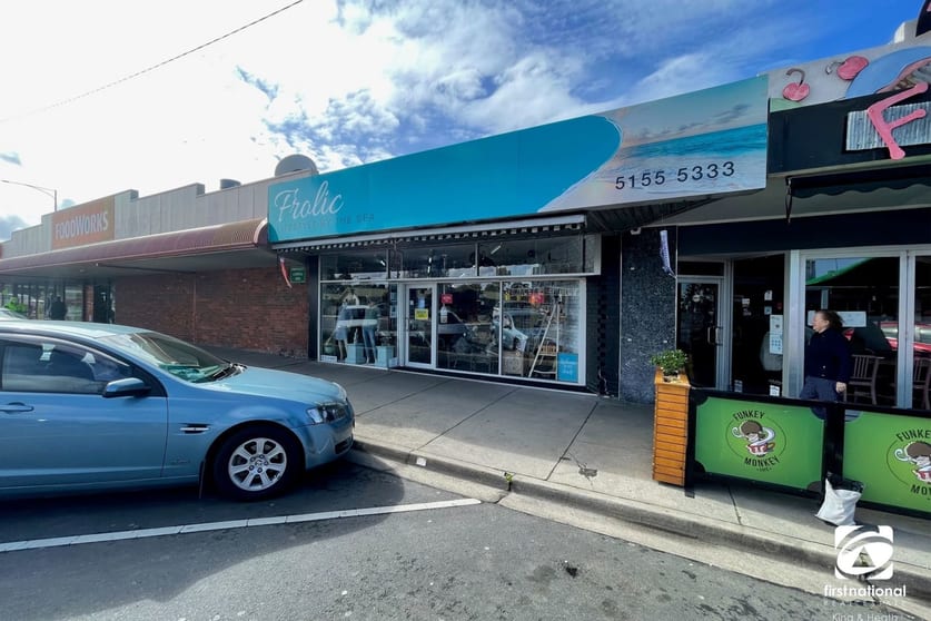 Click to view all images 28 Myer Street Lakes Entrance VIC 3909 - Image 2