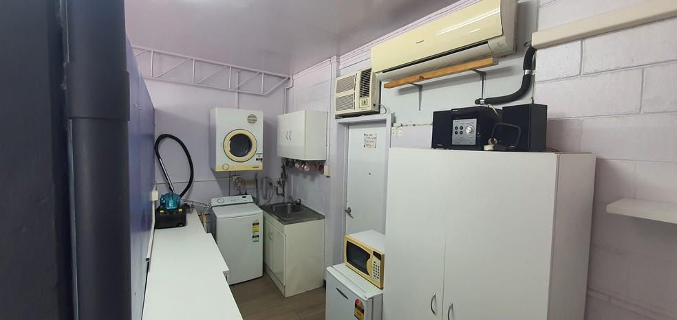Click to view all images Shop 2, 5 Holland Street West Mackay QLD 4740 - Image 3
