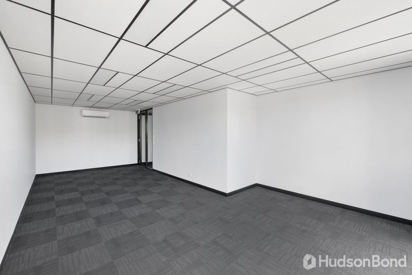 Click to view all images 24/2 Cobham Street Reservoir VIC 3073 - Image 3