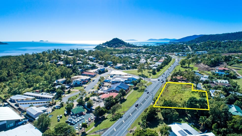 Click to view all images 2-6 Wills Court Cannonvale QLD 4802 - Image 2
