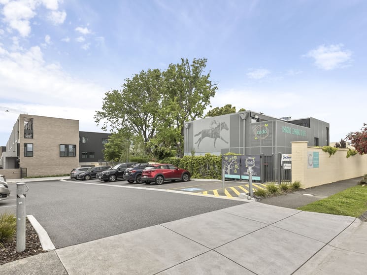 Click to view all images 28 Thomas Street Moonee Ponds VIC 3039 - Image 2