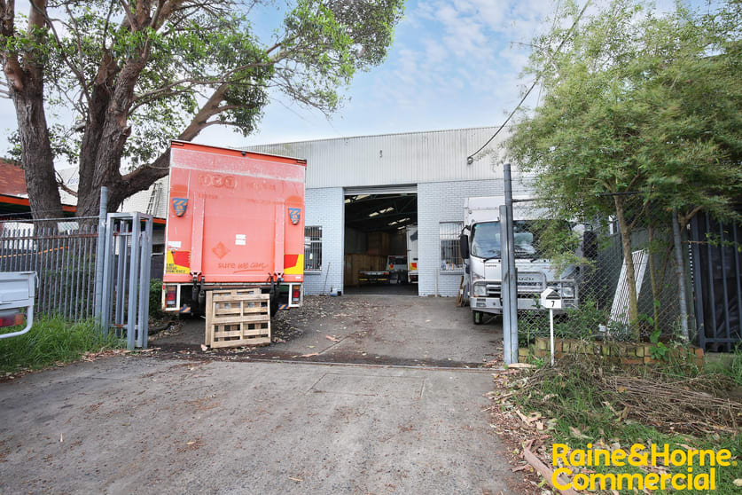 Click to view all images 7 Gartmore Avenue Bankstown NSW 2200 - Image 2
