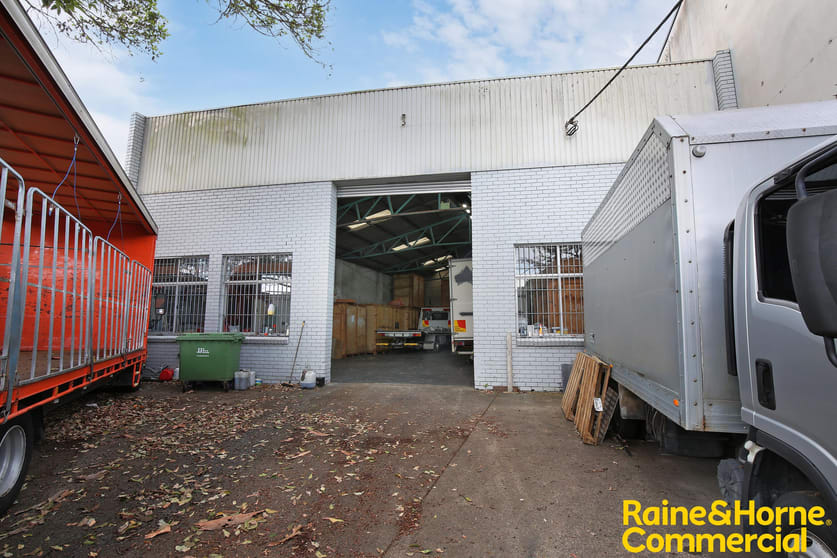Click to view all images 7 Gartmore Avenue Bankstown NSW 2200 - Image 3