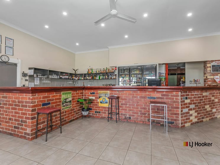 Click to view all images Falcon Hotel 7784 Murray Valley Highway Echuca VIC 3564 - Image 3
